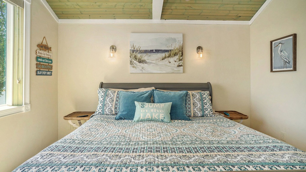 Photo of Bedroom in Whitney
