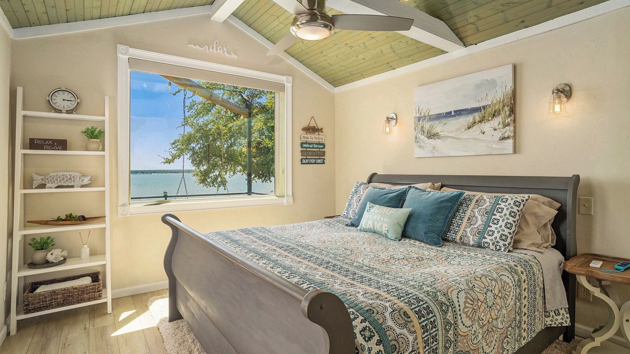 Photo of Bedroom in Whitney