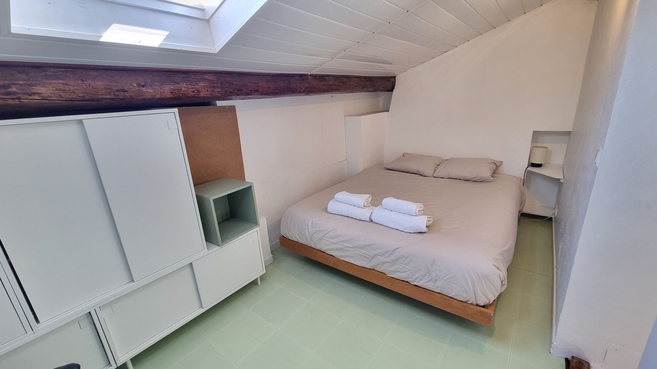 Photo of Bedroom in Comedie