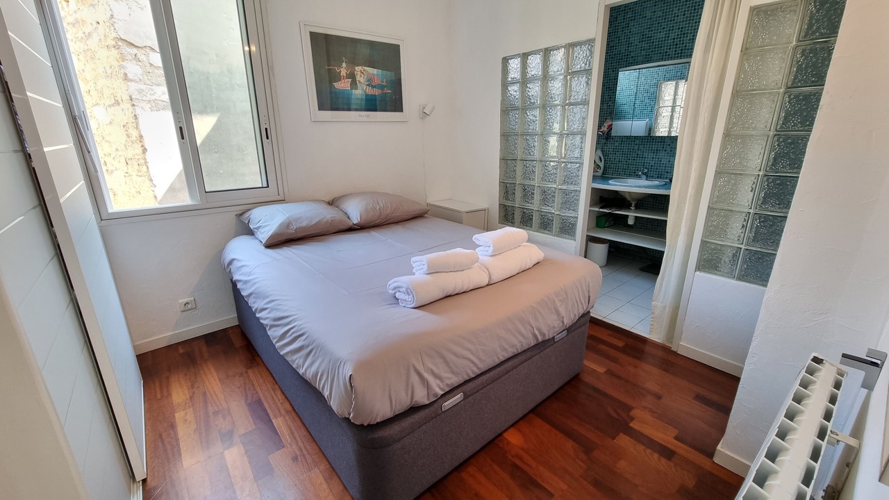Photo of Bedroom in Comedie