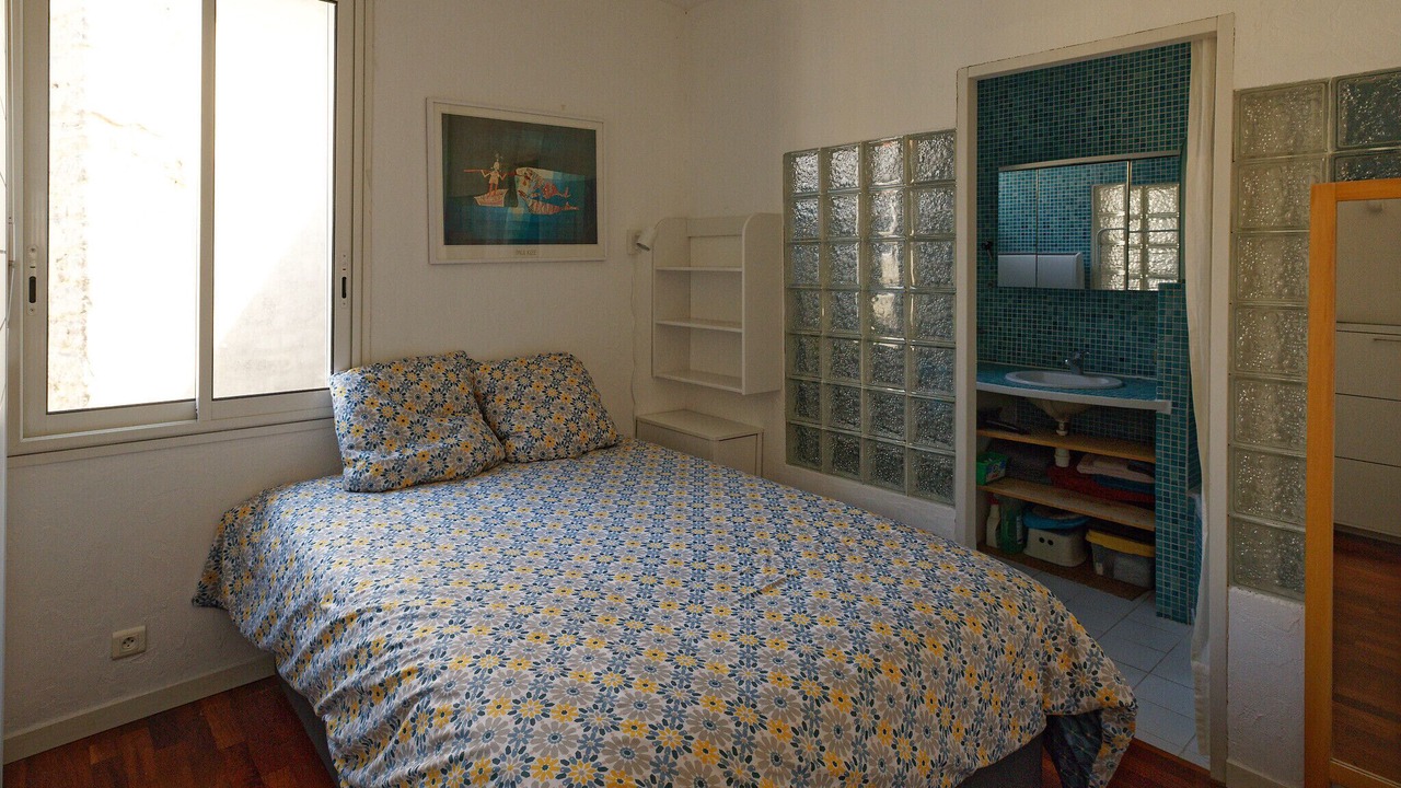 Photo of Bedroom in Comedie