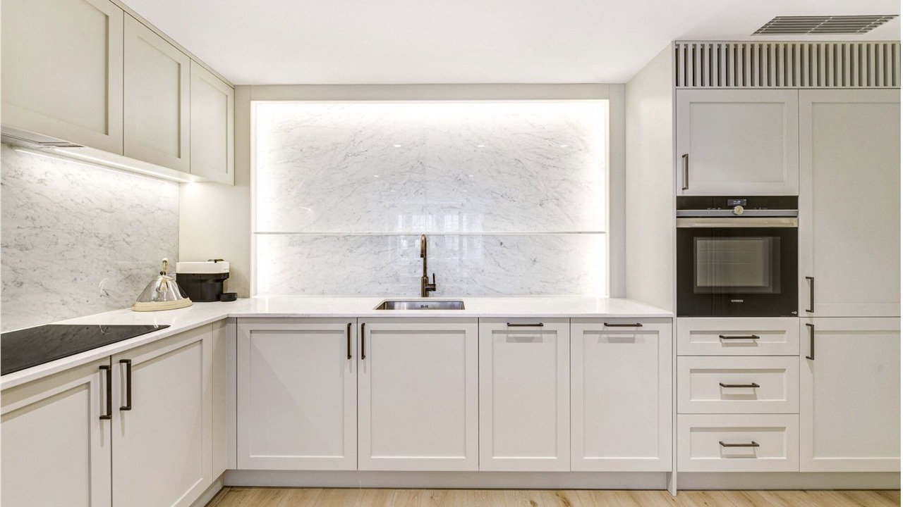 Photo of Others in Queen's Gate