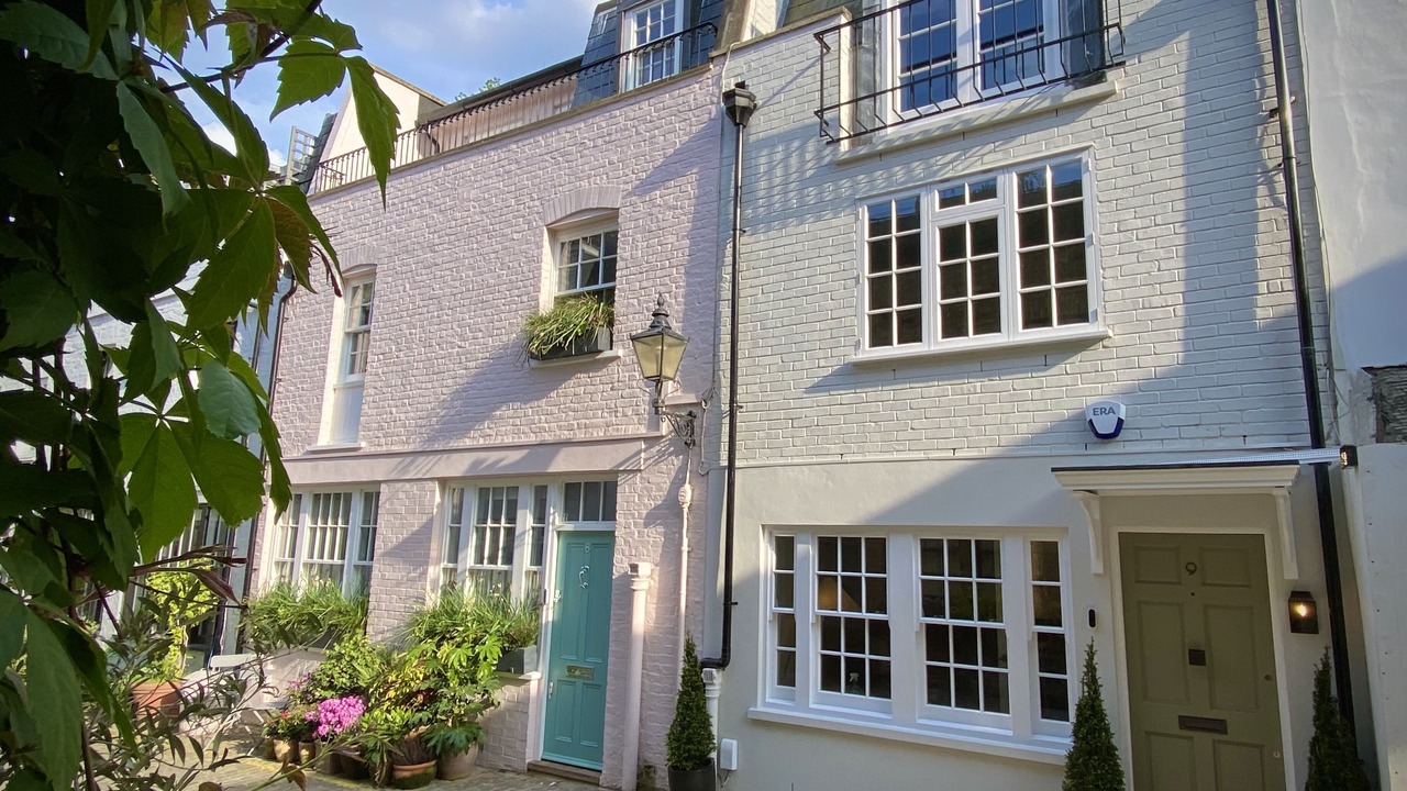 Photo of Others in Queen's Gate