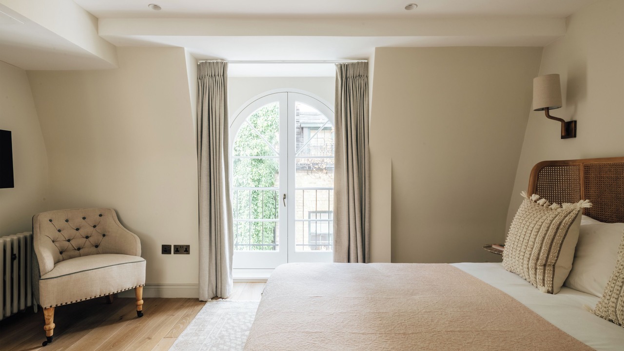 Photo of Others in Queen's Gate