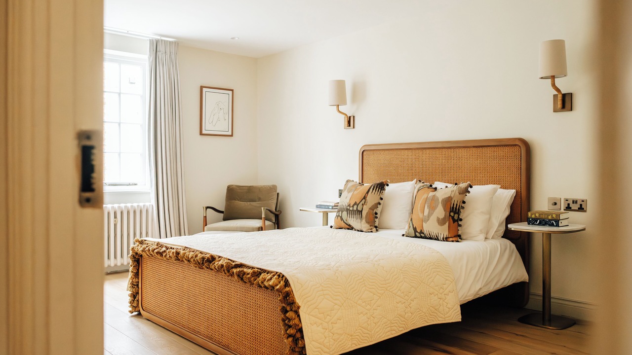 Photo of Others in Queen's Gate