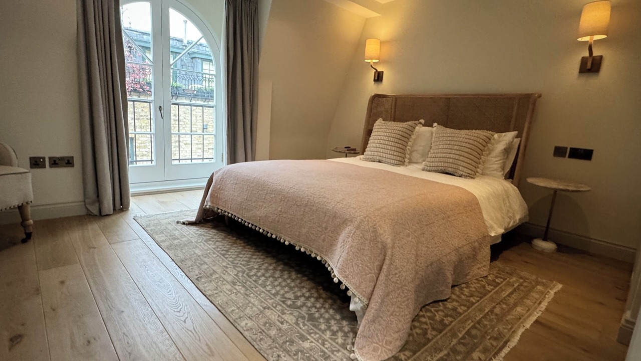 Photo of Others in Queen's Gate