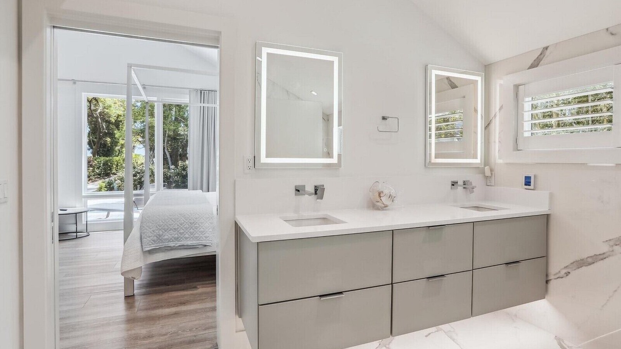 Photo of Bathroom in Beach Lagoon