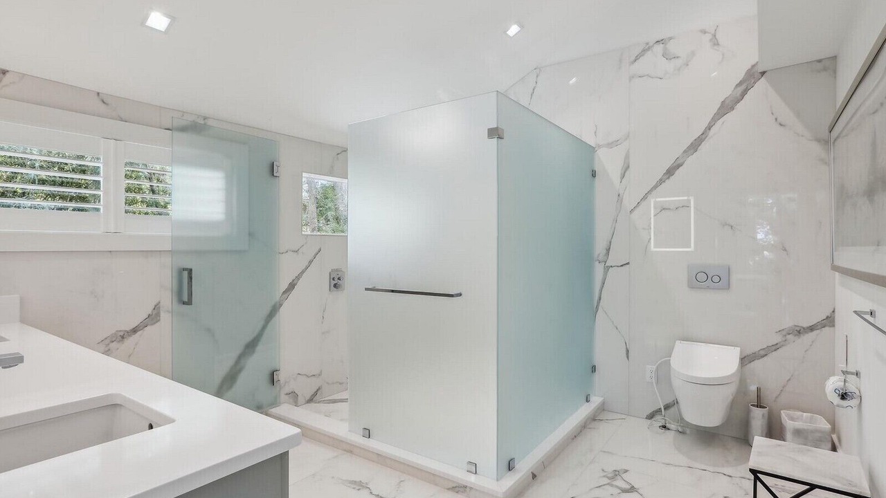 Photo of Bathroom in Beach Lagoon