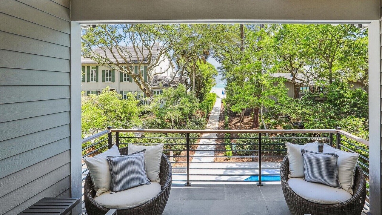 Photo of Patio Balcony in Beach Lagoon