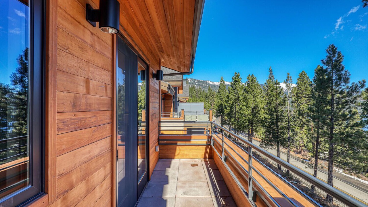 Photo of Patio Balcony in Crystal Bay
