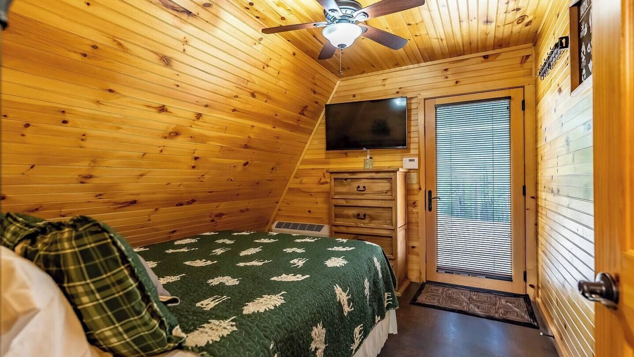 Photo of Bedroom in Cedar Bluff