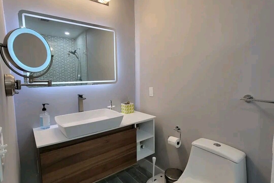 Photo of Bathroom in Oakland Park