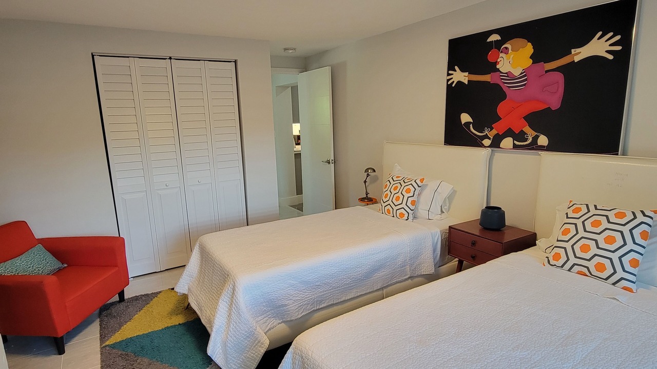 Photo of Bedroom in Oakland Park