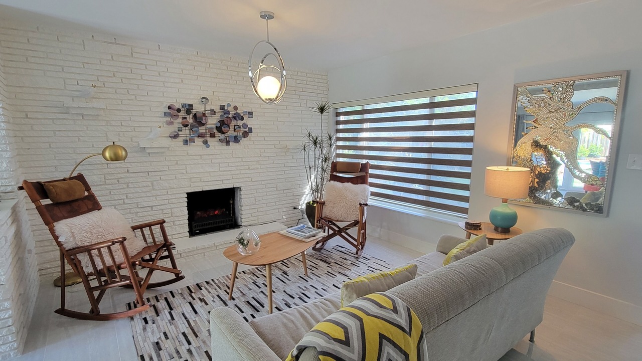 Photo of Livingroom in Oakland Park