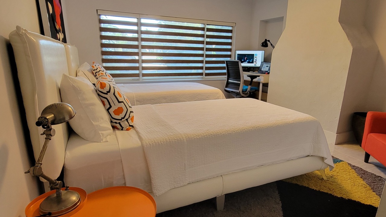 Photo of Bedroom in Oakland Park
