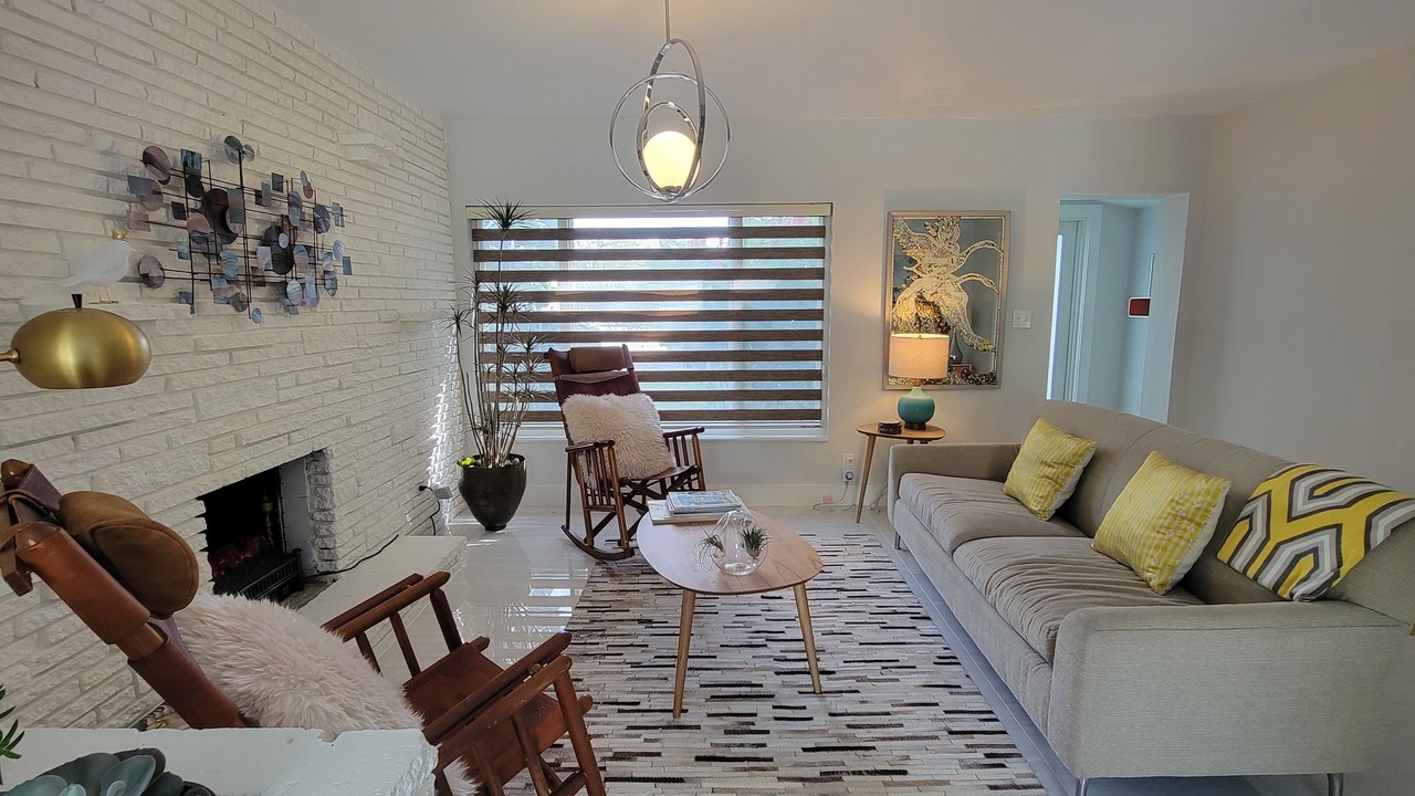 Photo of Livingroom in Oakland Park