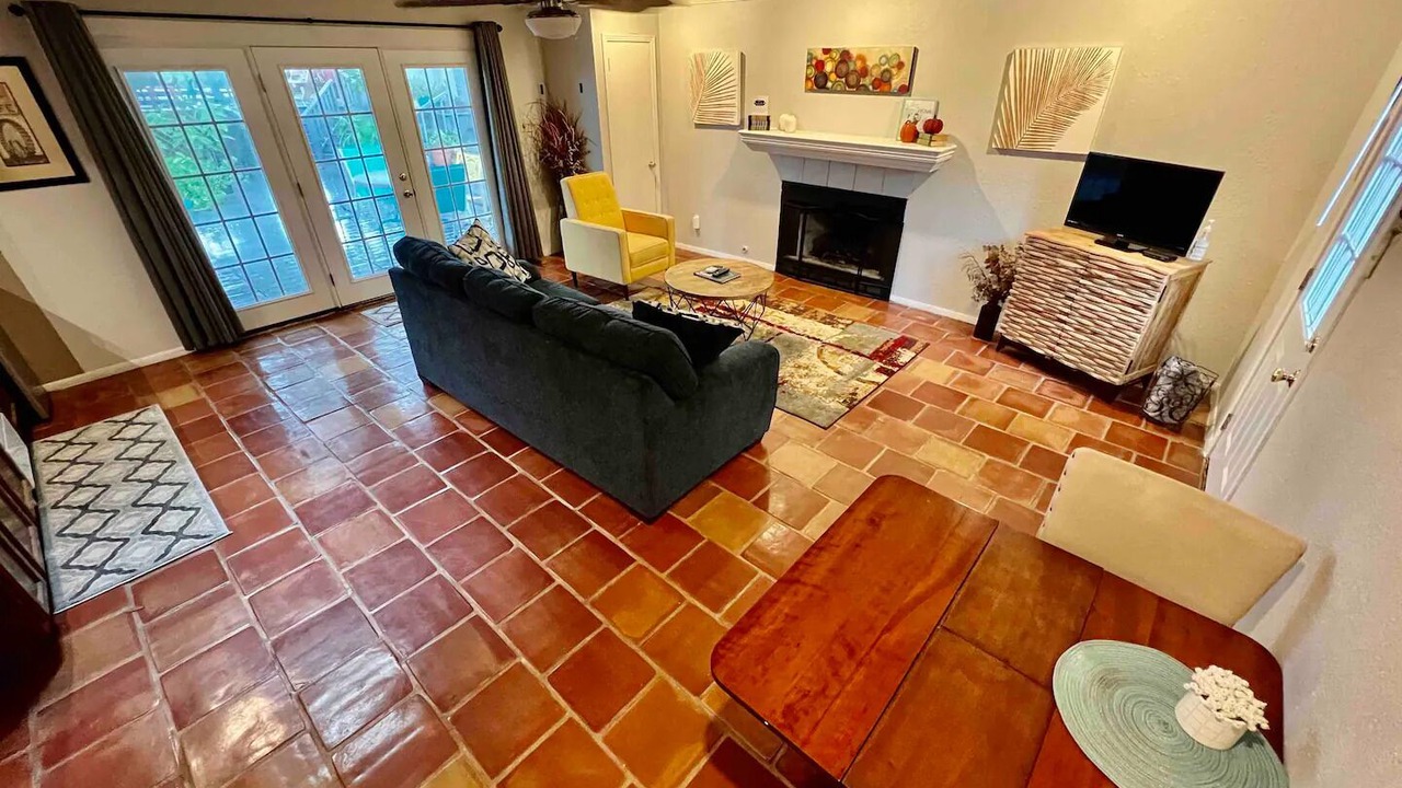 Photo of Livingroom in Bay Area