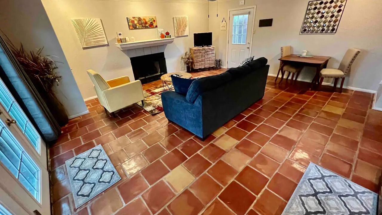 Photo of Livingroom in Bay Area