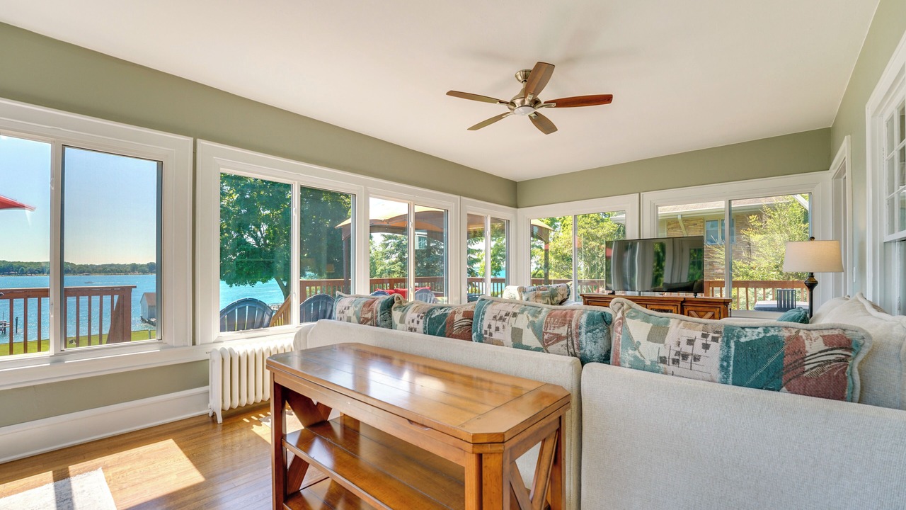 Photo of Livingroom in St. Clair
