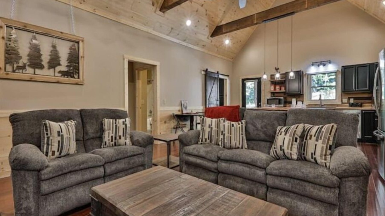 Photo of Livingroom in Eagle Mountain