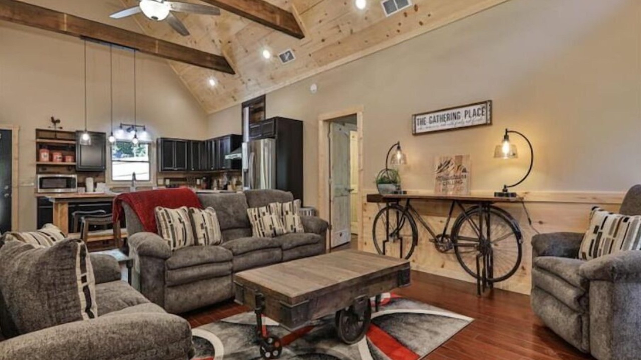 Photo of Livingroom in Eagle Mountain