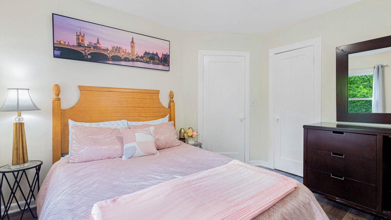 Photo of Bedroom in Bryn Mawr-Skyway