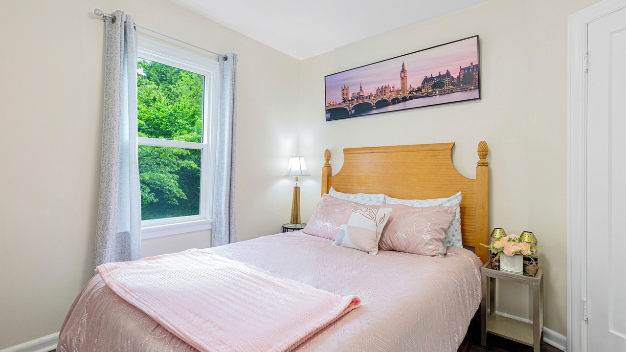 Photo of Bedroom in Bryn Mawr-Skyway