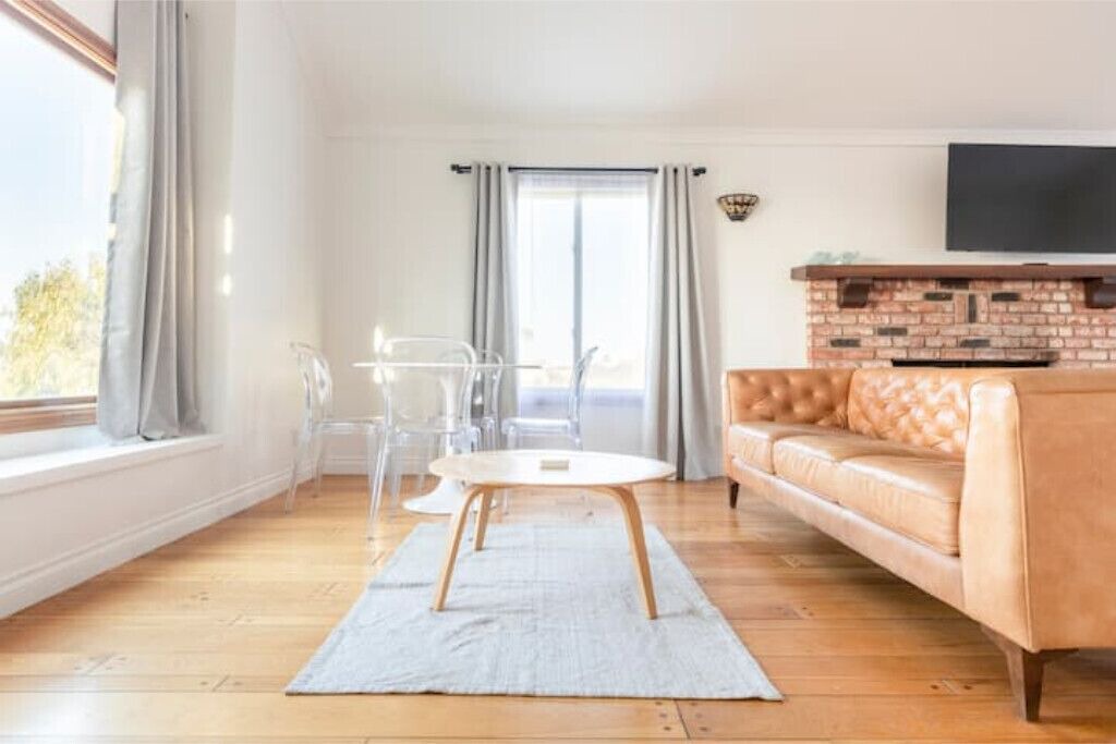Photo of Livingroom in Central Malibu