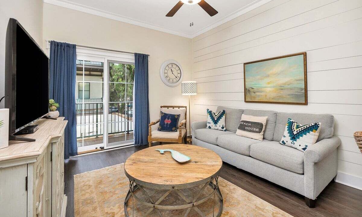 Photo of Livingroom in King City