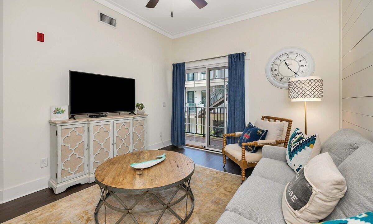 Photo of Livingroom in King City