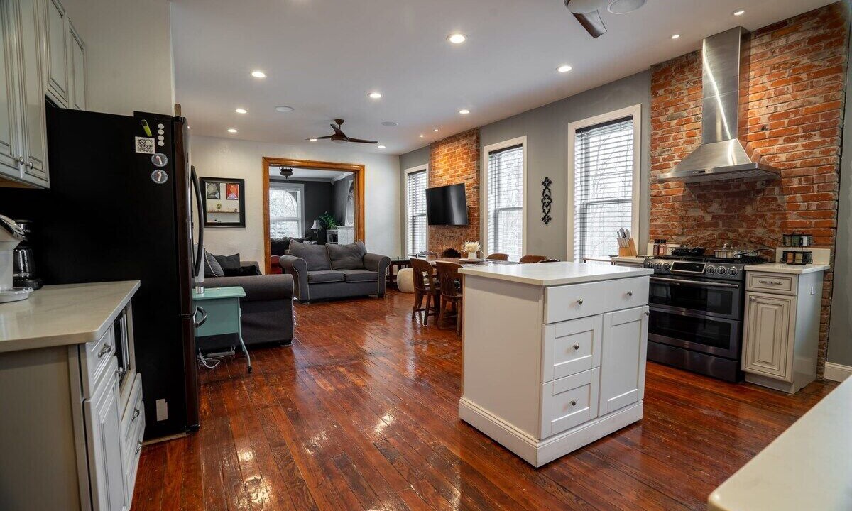 Photo of Others in The Gate