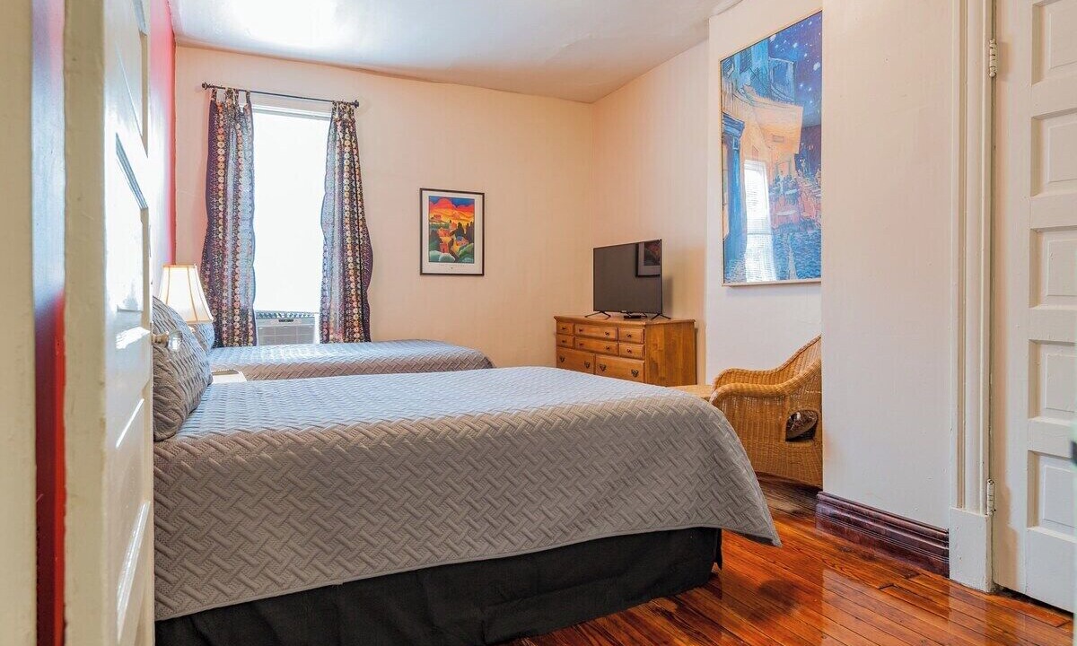 Photo of Others in The Gate