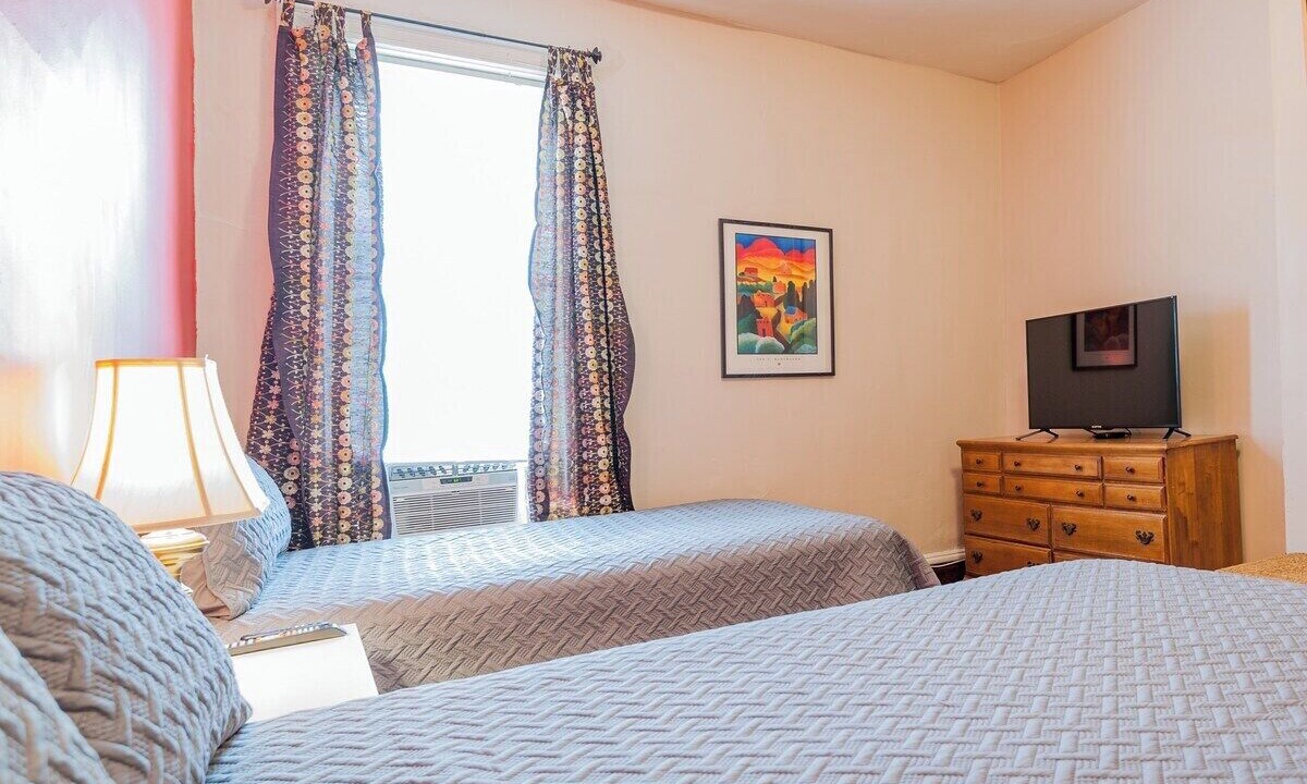 Photo of Others in The Gate