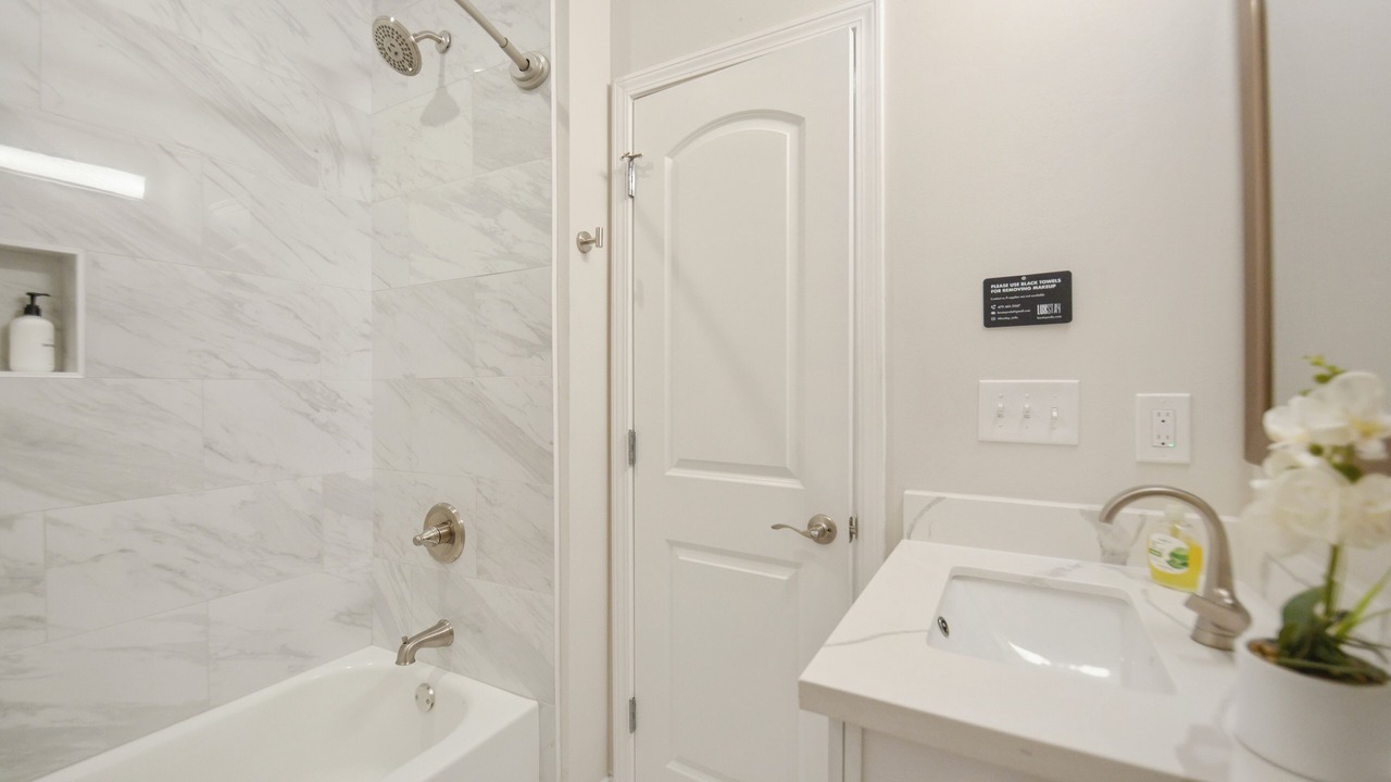 Photo of Bathroom in Tulane - Gravier