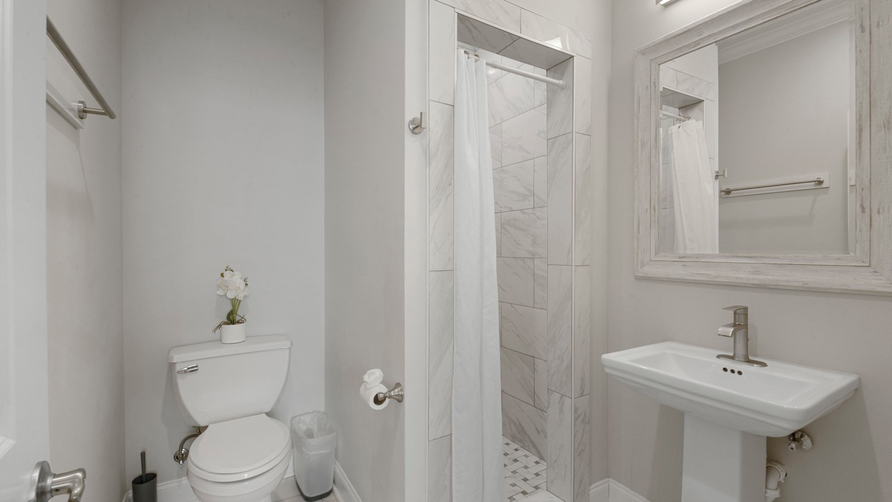 Photo of Bathroom in Tulane - Gravier