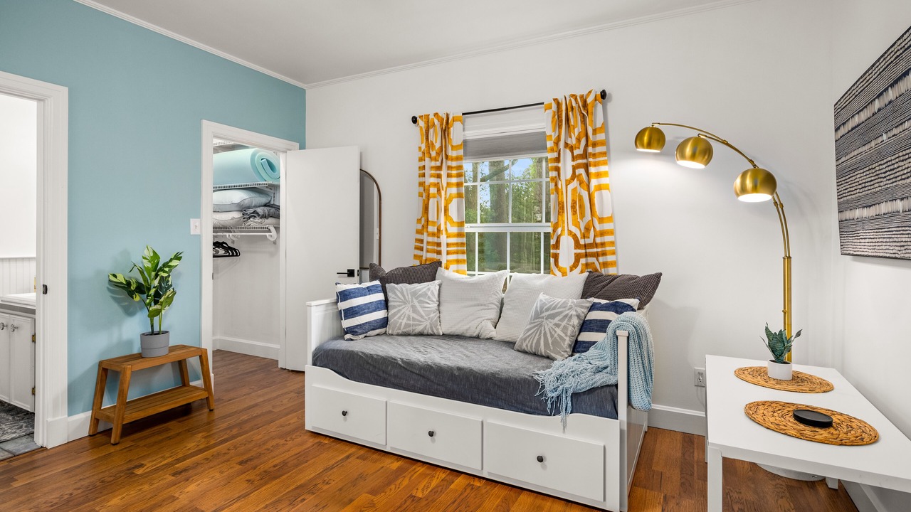 Photo of Livingroom in Alexandria