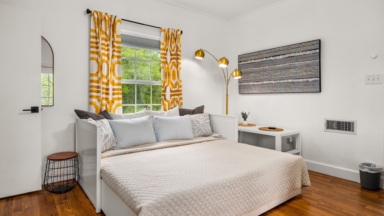 Photo of Bedroom in Alexandria