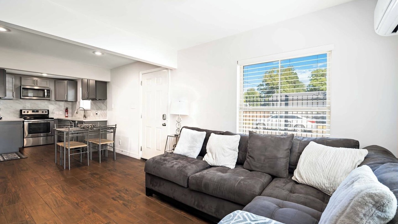 Photo of Livingroom in OST - South Union