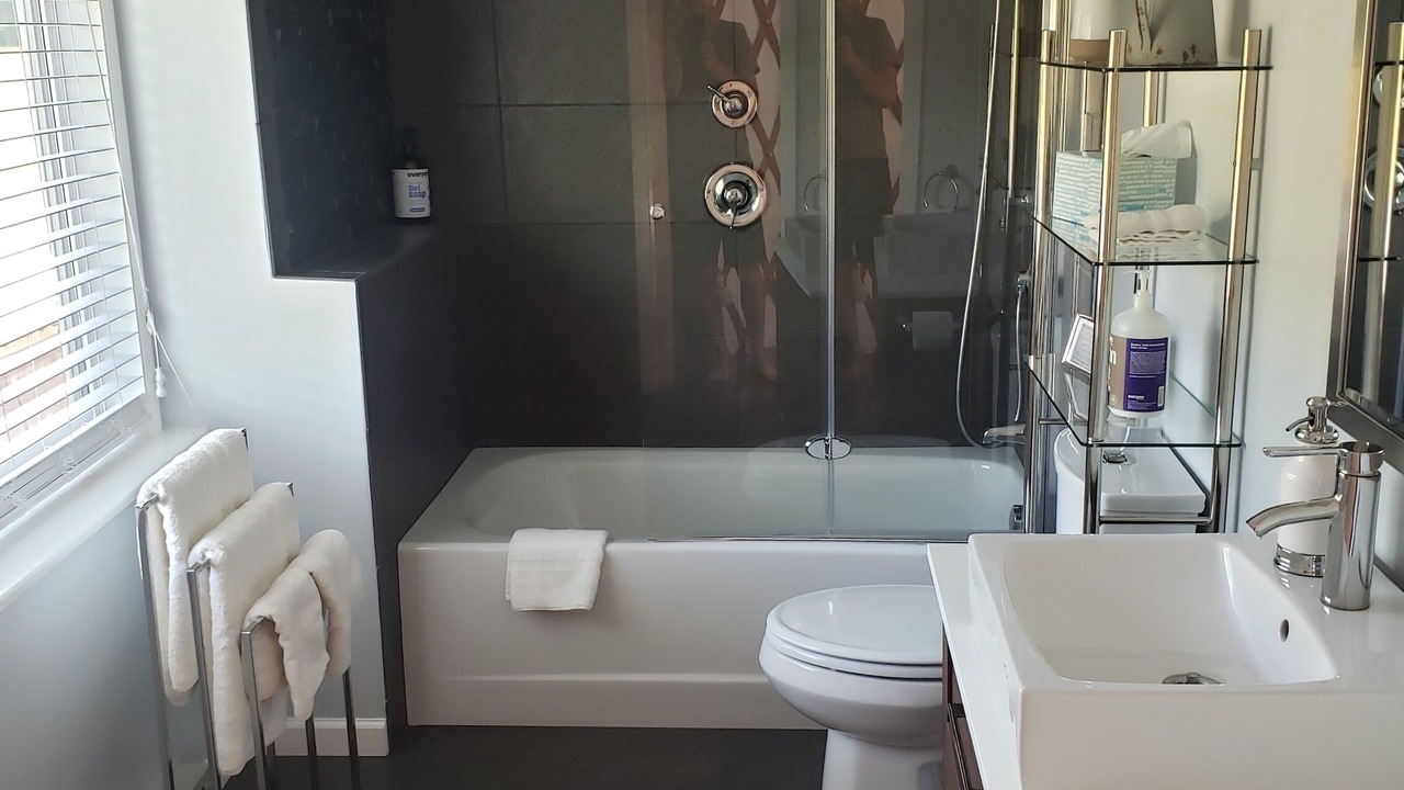 Photo of Bathroom in Gardiner
