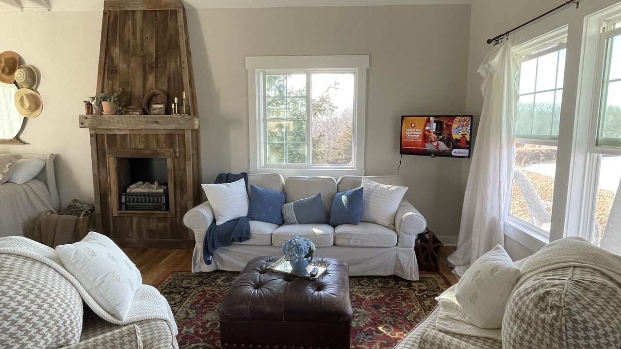 Photo of Livingroom in Johnson County