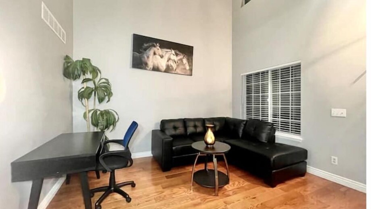 Photo of Livingroom in Aurora