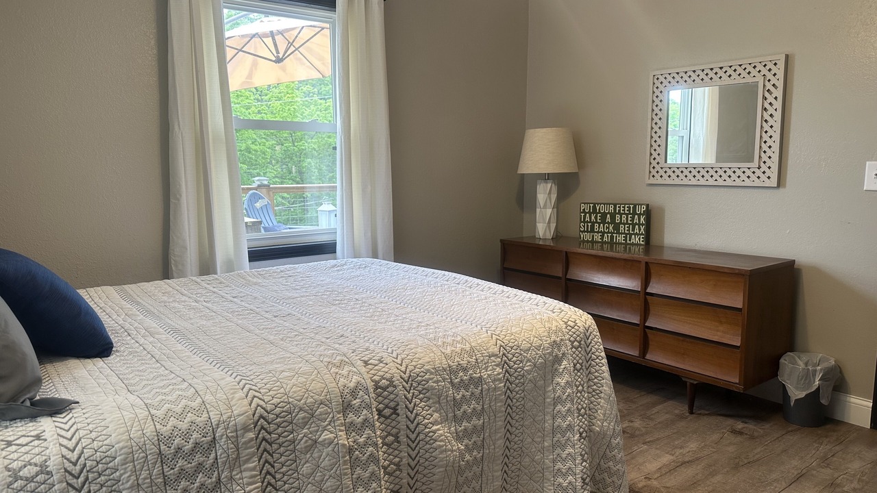Photo of Bedroom in Sunrise Beach