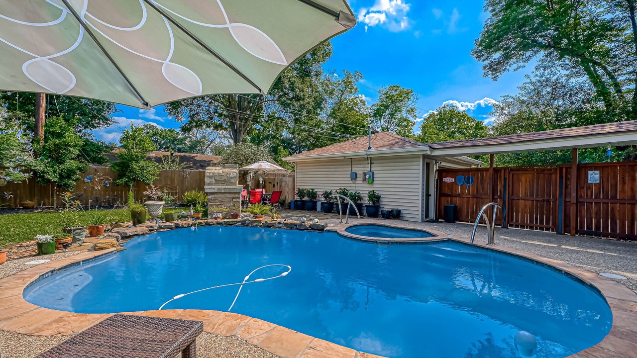 Photo of Outdoor in Spring Branch West