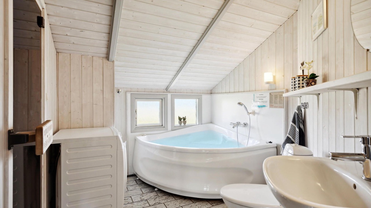 Photo of Bathroom in Houvig