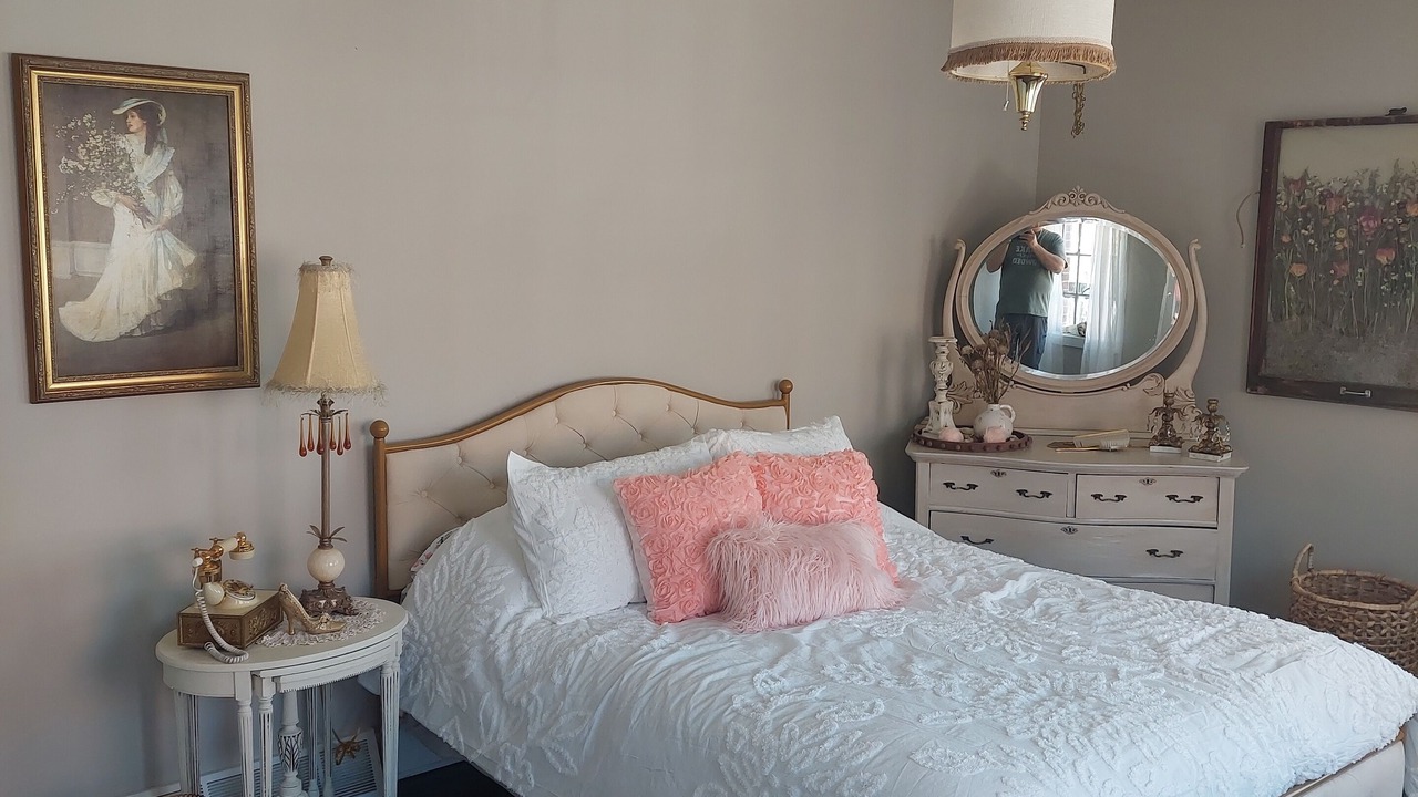 Photo of Bedroom in Holly
