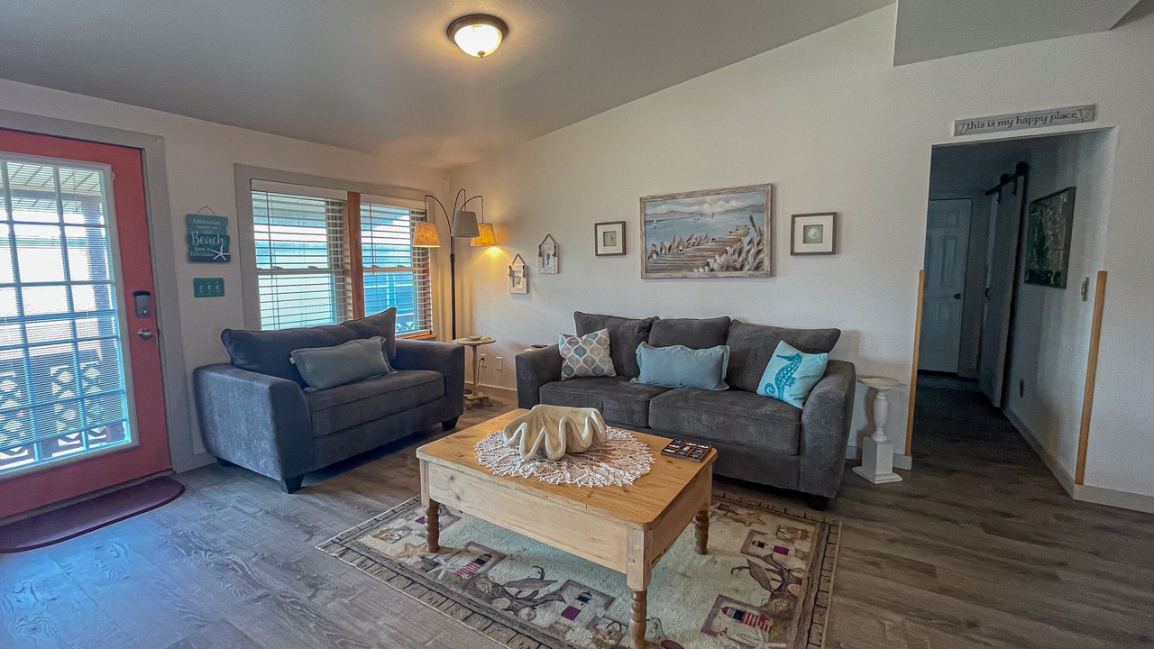 Photo of Livingroom in Leeward Sands