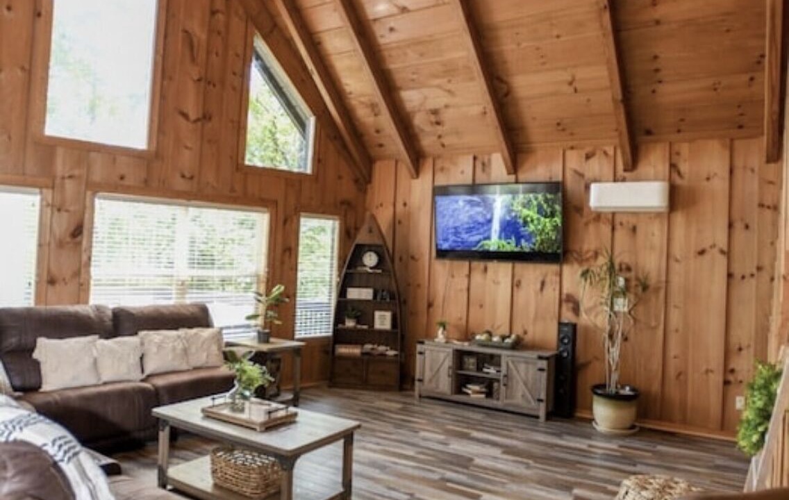 Photo of Livingroom in Flat Hollow Marina