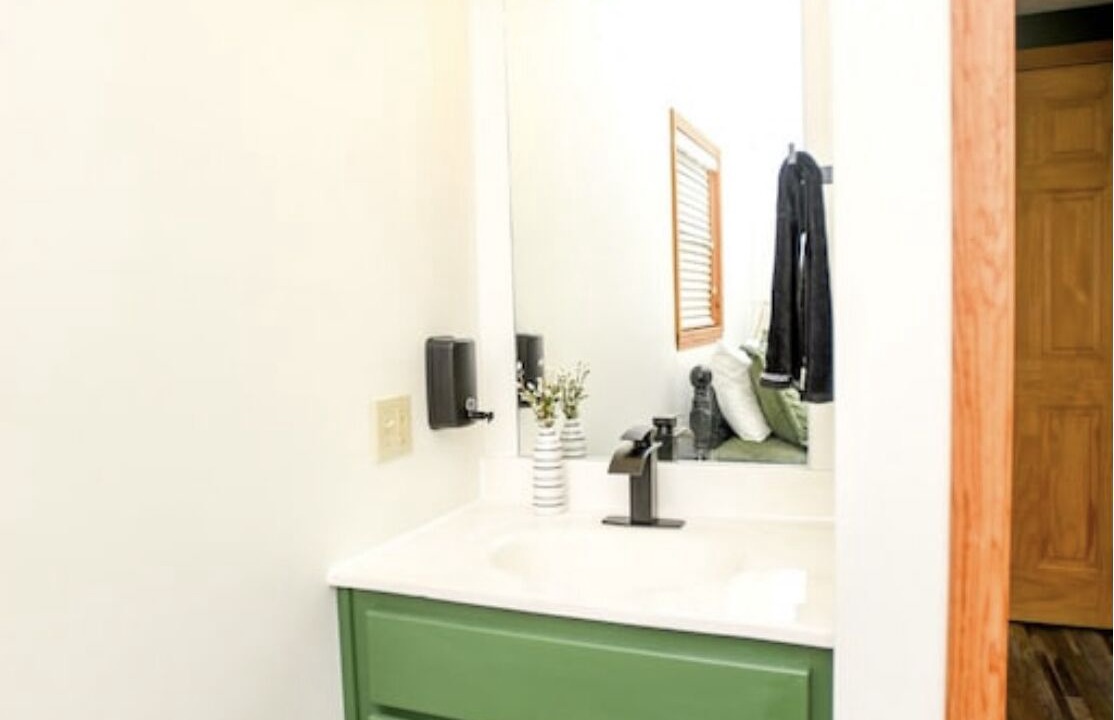 Photo of Bathroom in Flat Hollow Marina