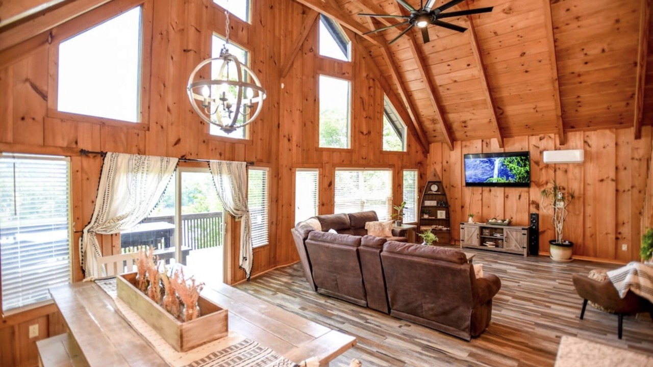 Photo of Livingroom in Flat Hollow Marina