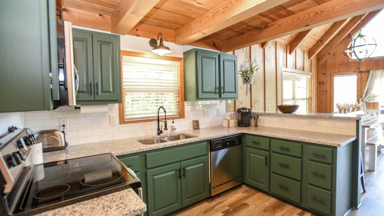 Photo of Kitchen in Flat Hollow Marina